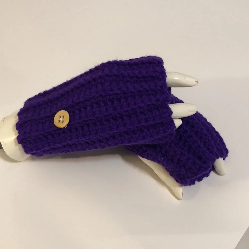Handmade Crochet 🧶 fingerless gloves 🧤